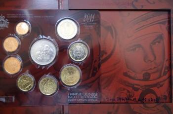 Preview: Kleinmünzsatz Euro 2011 San Marino 1. Mann im All