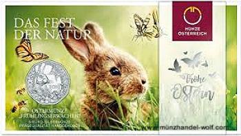 5 Euro Silbermünze 2019 mit Feldhasen-Motiv in Handgehobener Prägung, präsentiert im dekorativen Blister der Münze Österreich