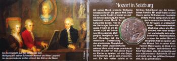 5-Euro-Silbermünze Österreich 2006 „Wolfgang Amadeus Mozart in Salzburg“ in originalem Miniblister, Prägequalität Handgehoben (HGH), Motiv mit Porträt Mozarts und musikalischen Elementen