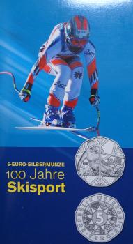 5-Euro-Silbermünze Ös5 Euro Silber 2005 „100 Jahre Skisport“ Hgh im Blister – Österreichterreich 2005 „100 Jahre Skisport – Hermann Maier“ in originalem Miniblister, Prägequalität Handgehoben (HGH), Motiv mit Skifahrer und stilisiertem Schneekristall